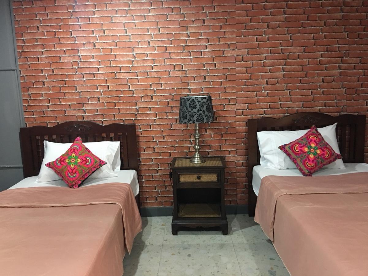 Baanlansa Bed&Bar Hotell Chiang Mai Exteriör bild