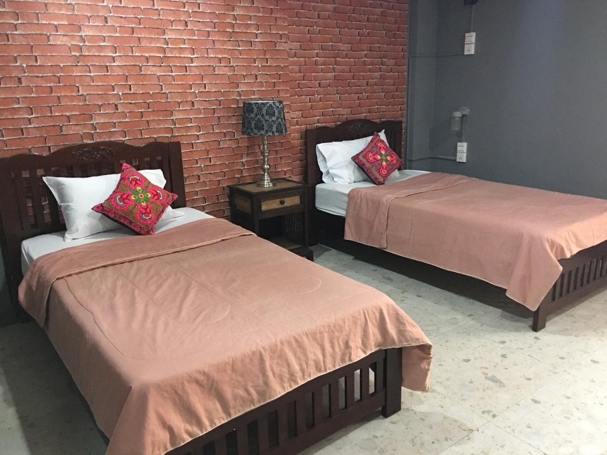 Baanlansa Bed&Bar Hotell Chiang Mai Exteriör bild