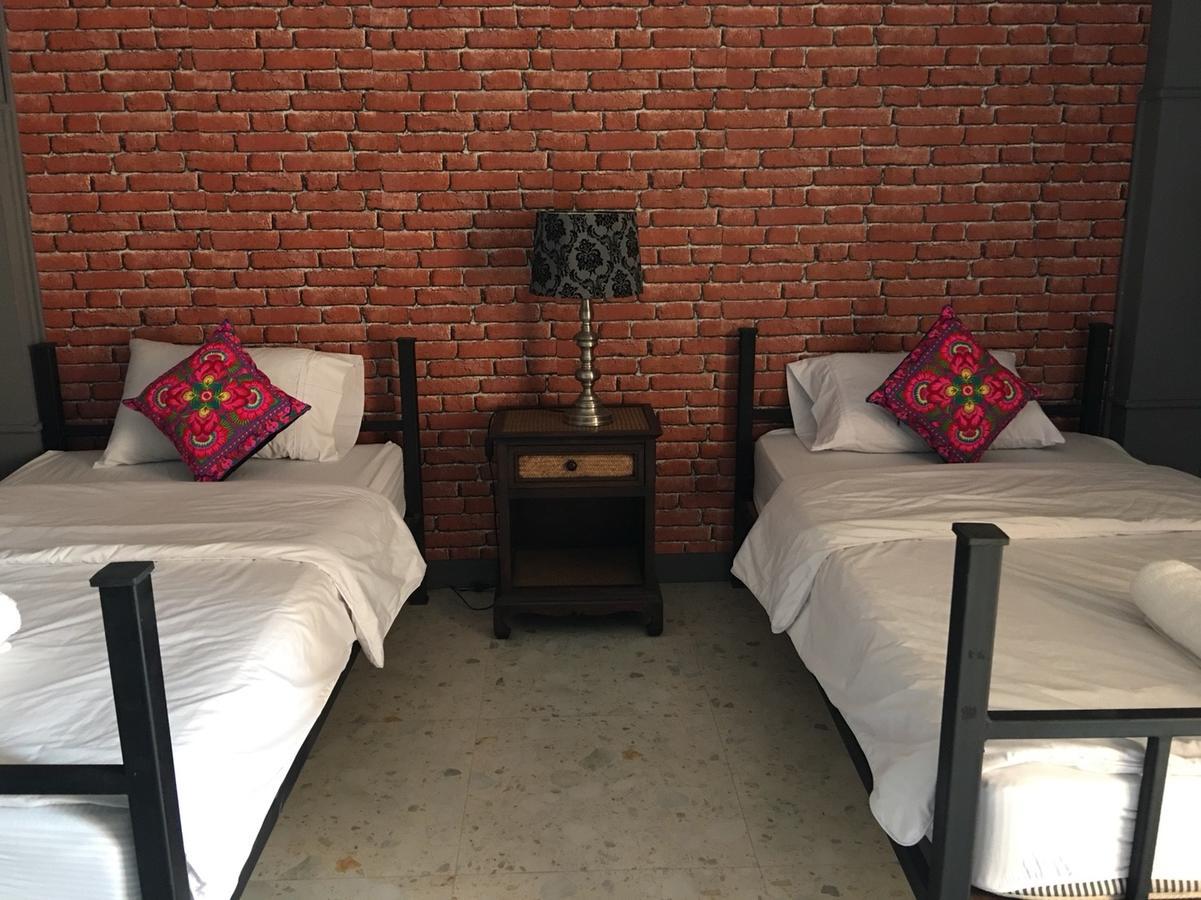 Baanlansa Bed&Bar Hotell Chiang Mai Exteriör bild