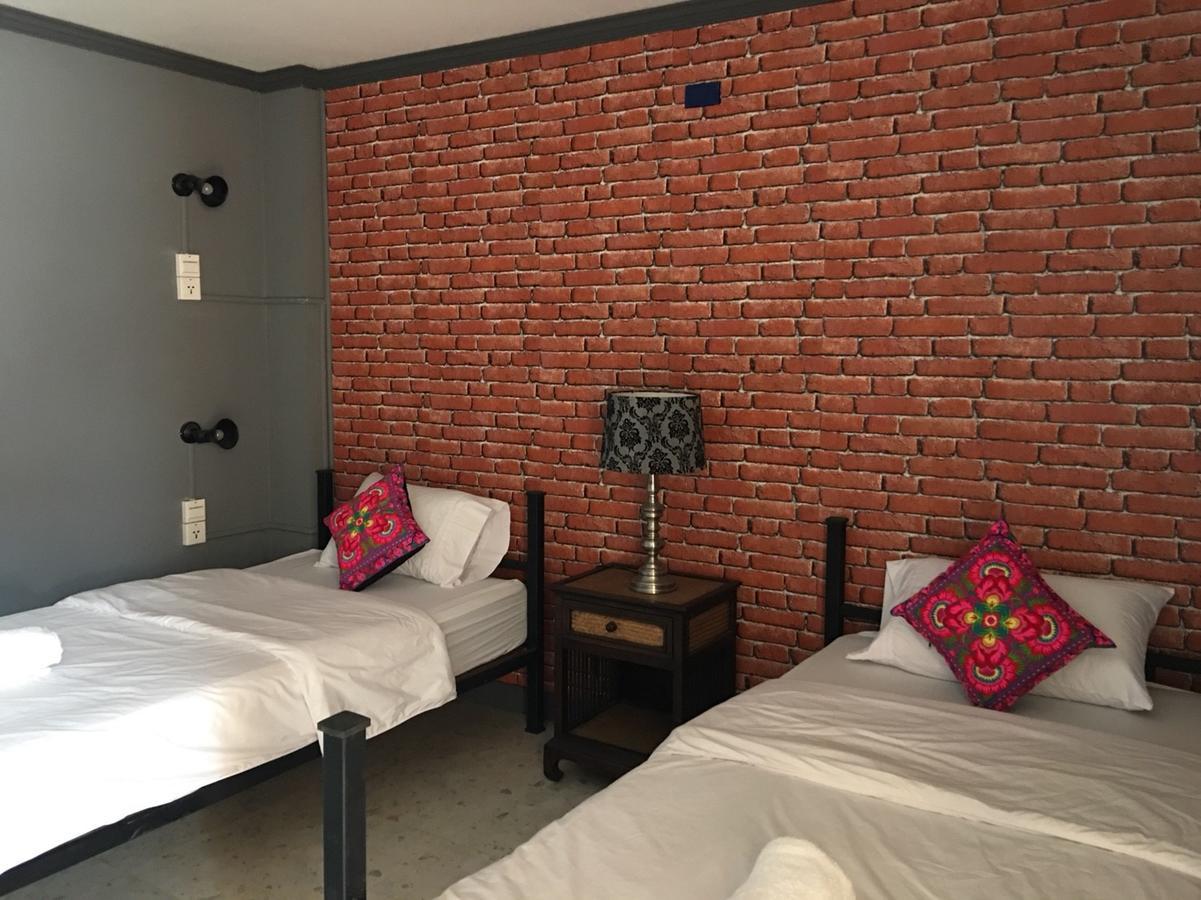 Baanlansa Bed&Bar Hotell Chiang Mai Exteriör bild